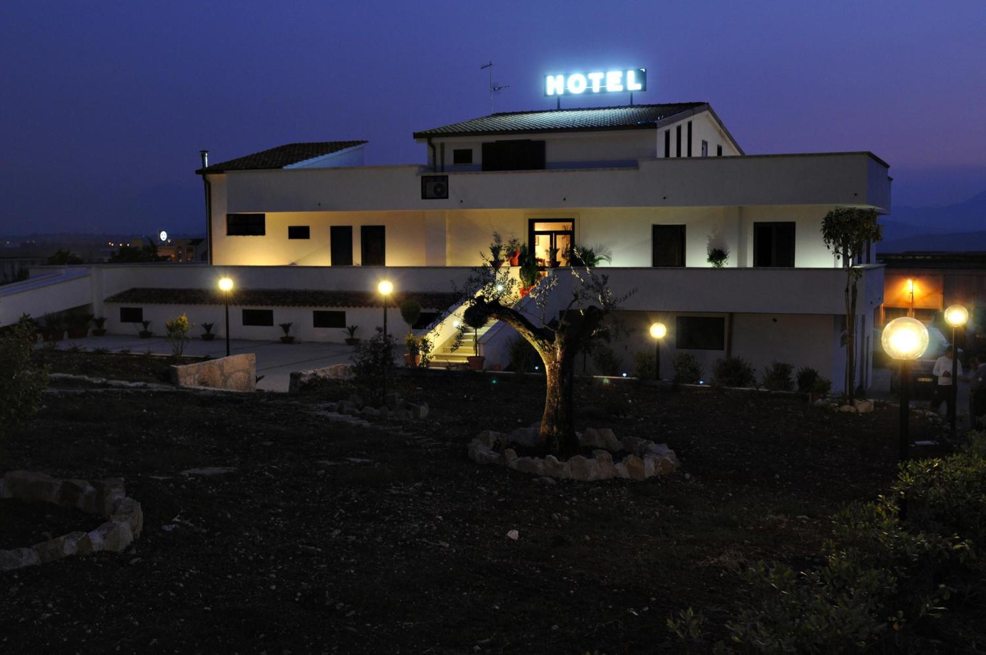 Hotel Vittoria Беневенто Екстер'єр фото